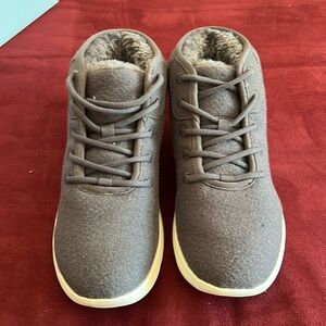 NWT FLX Dynamic Wool Exhilarate Sneaker (size 8)